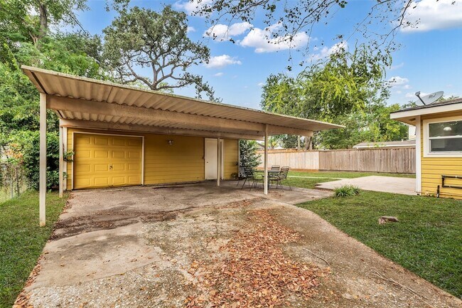 Building Photo - 4303 Piney Woods Dr