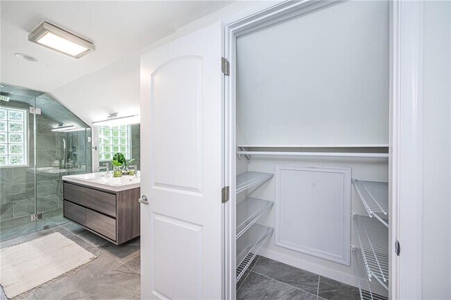 Building Photo - 4106 Grove Ave