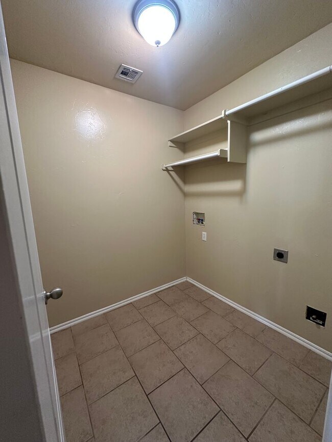 Building Photo - 4516 SE 79th St