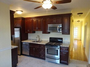 Building Photo - Pets Friendly Unit, Laundry on a Site, Parking for Rent, Eat-in Kitchen