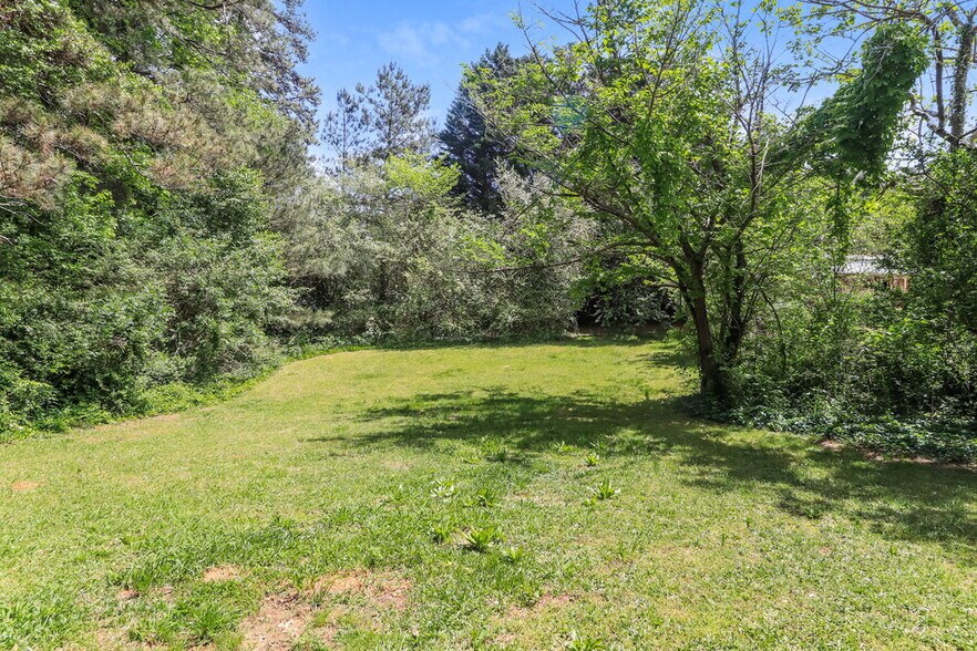 Building Photo - 523 White Pines Dr