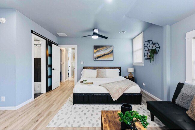 Building Photo - 1547 N Elgin Ave