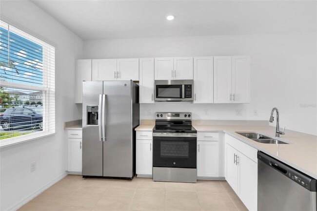 Building Photo - 8765 Daybreak St