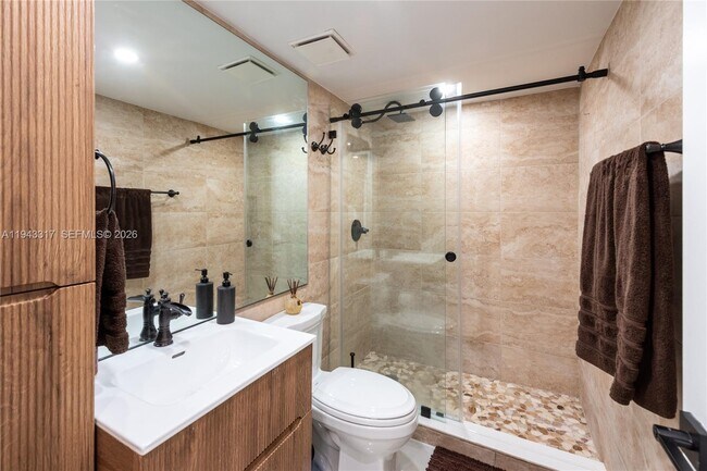 Building Photo - 520 Brickell Key Dr