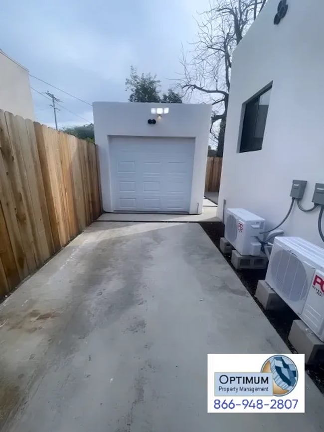 Building Photo - Fully Remodeled 2 Bed / 2 Bath Spanish Revival Bungalow – Historic N.W. Ontario