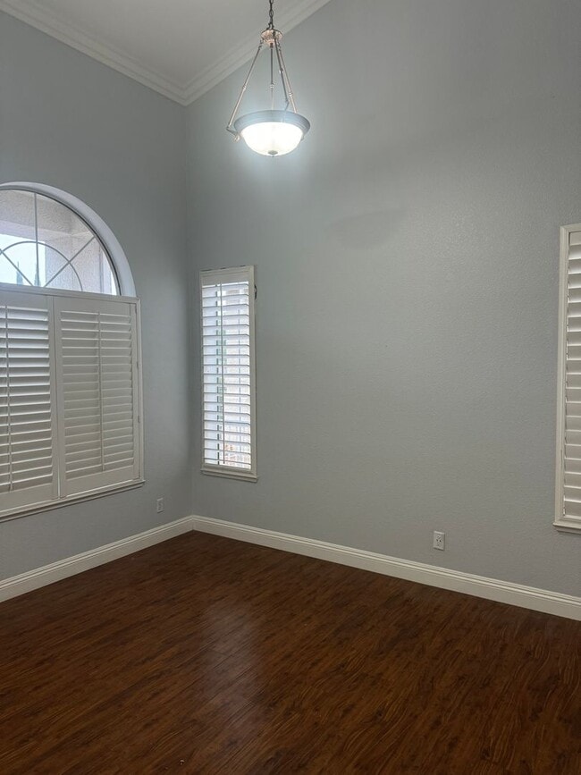 Building Photo - BEAUTIFUL TWO STORY 4 BED, 3 FULL BATH, & 2 CAR GARAGE