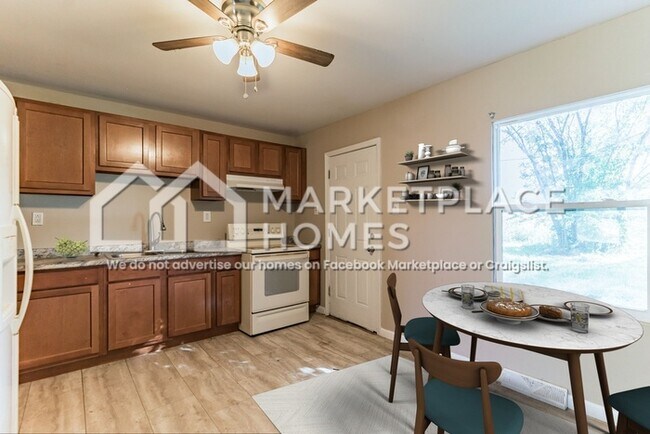 Building Photo - 70 W Adams Dr