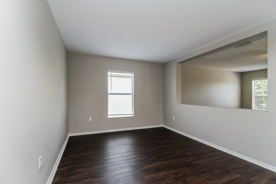 Building Photo - 1729 Strathmore Cir