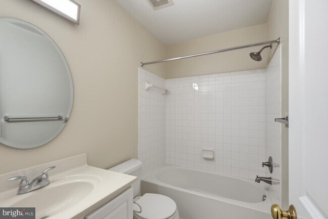 Building Photo - 8108 Dove Cottage Ct