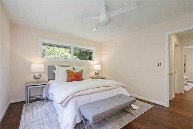 Building Photo - 2800 Mornington Dr NW