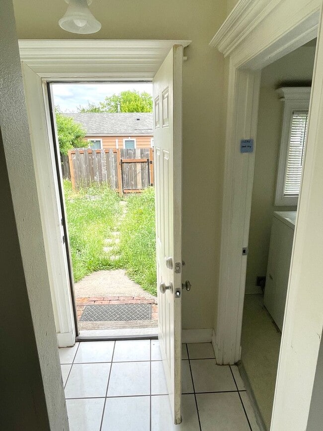 Building Photo - Boise Neighborhood 3-Story Victorian, Walking Distance to N Mississippi