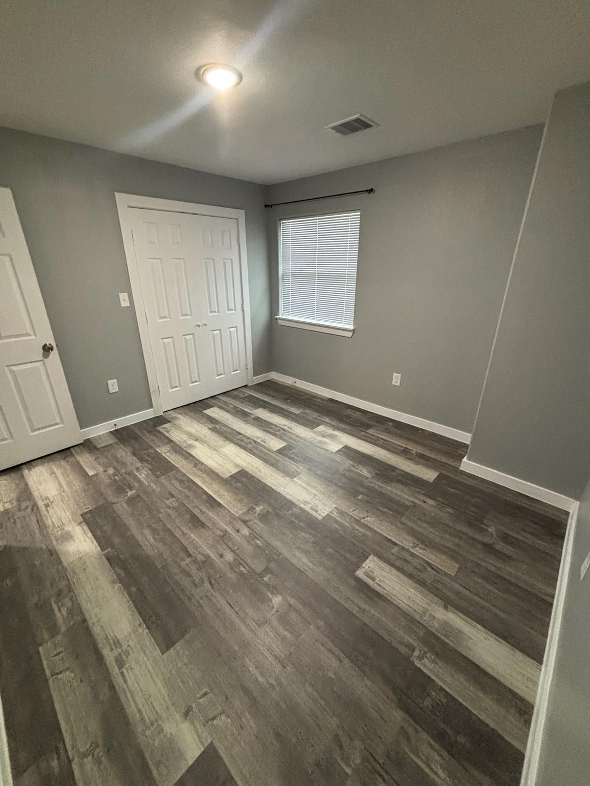 Building Photo - 8220 Crestview Dr