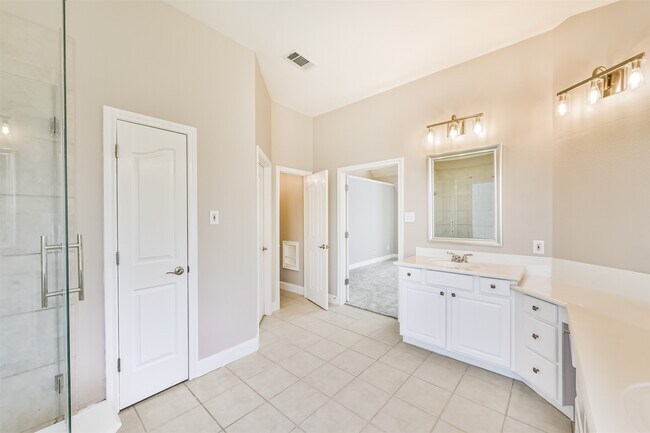 Building Photo - 1712 Hidden Brook Ln