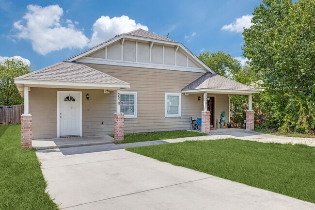 Building Photo - 3518 8th Ave