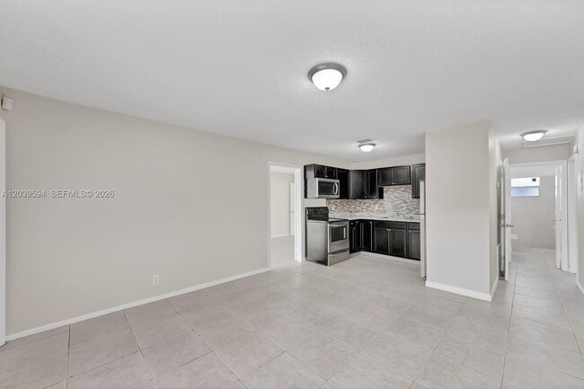 Building Photo - 2610 Riverland Dr