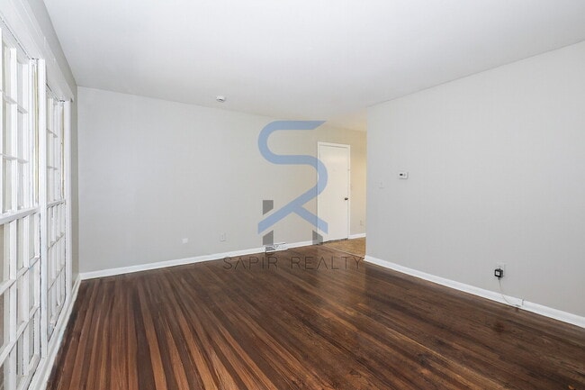 Building Photo - Move in before December 15th and get $100 OFF your rent for the first 3 months — PLUS a $250 Amaz...