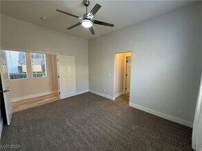 Building Photo - 10447 Garden Rose Dr