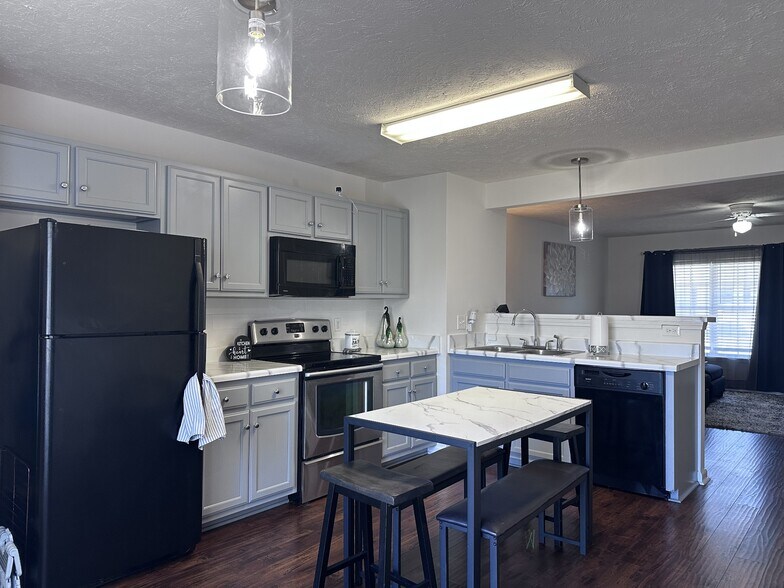 Building Photo - 2961 S Rutherford Blvd