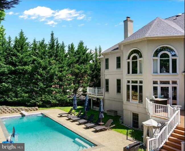 Building Photo - 1445 Mayhurst Blvd