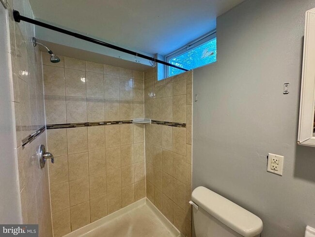 Building Photo - 7204 Glenridge Dr