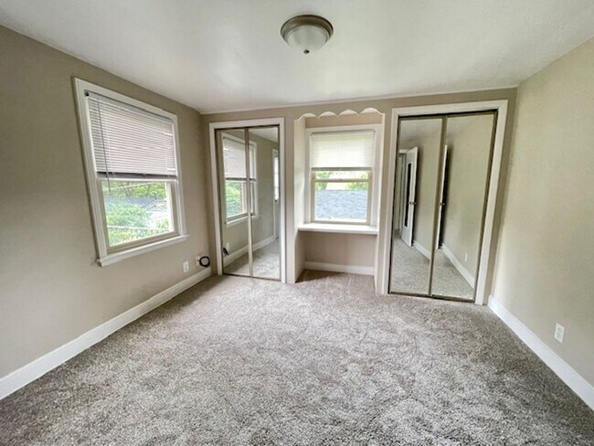Building Photo - WOODLAND - Exceptional 2 Bedroom Available!