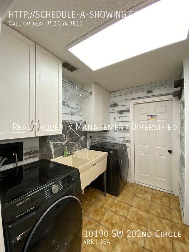 Building Photo - Rainbow Springs  Woodlands - 4/3/2 - Plus ...