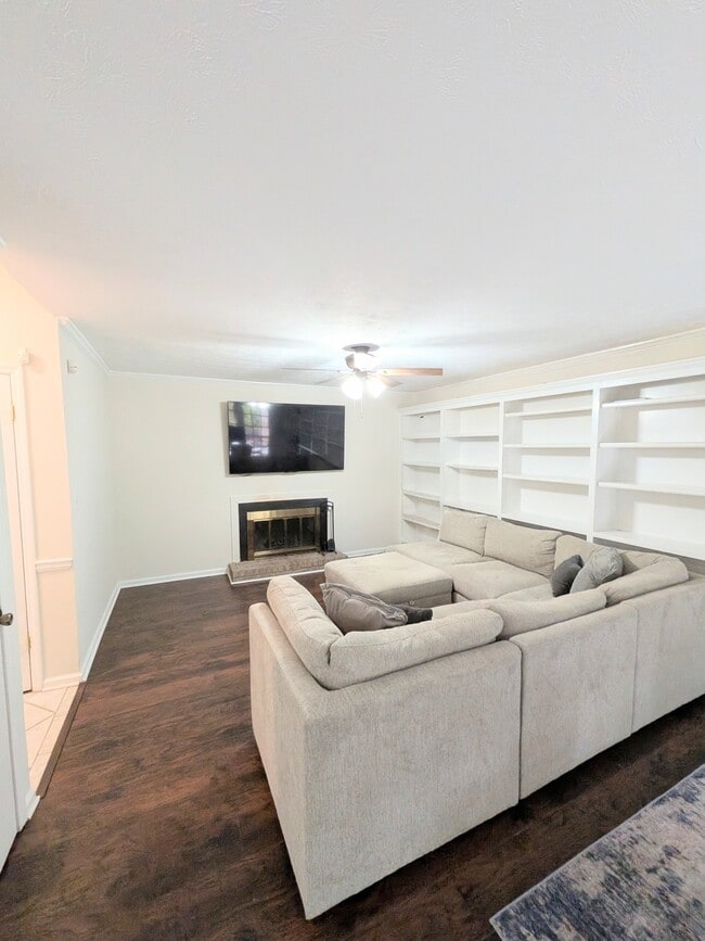 Building Photo - 5480 Chemin De Vie NE