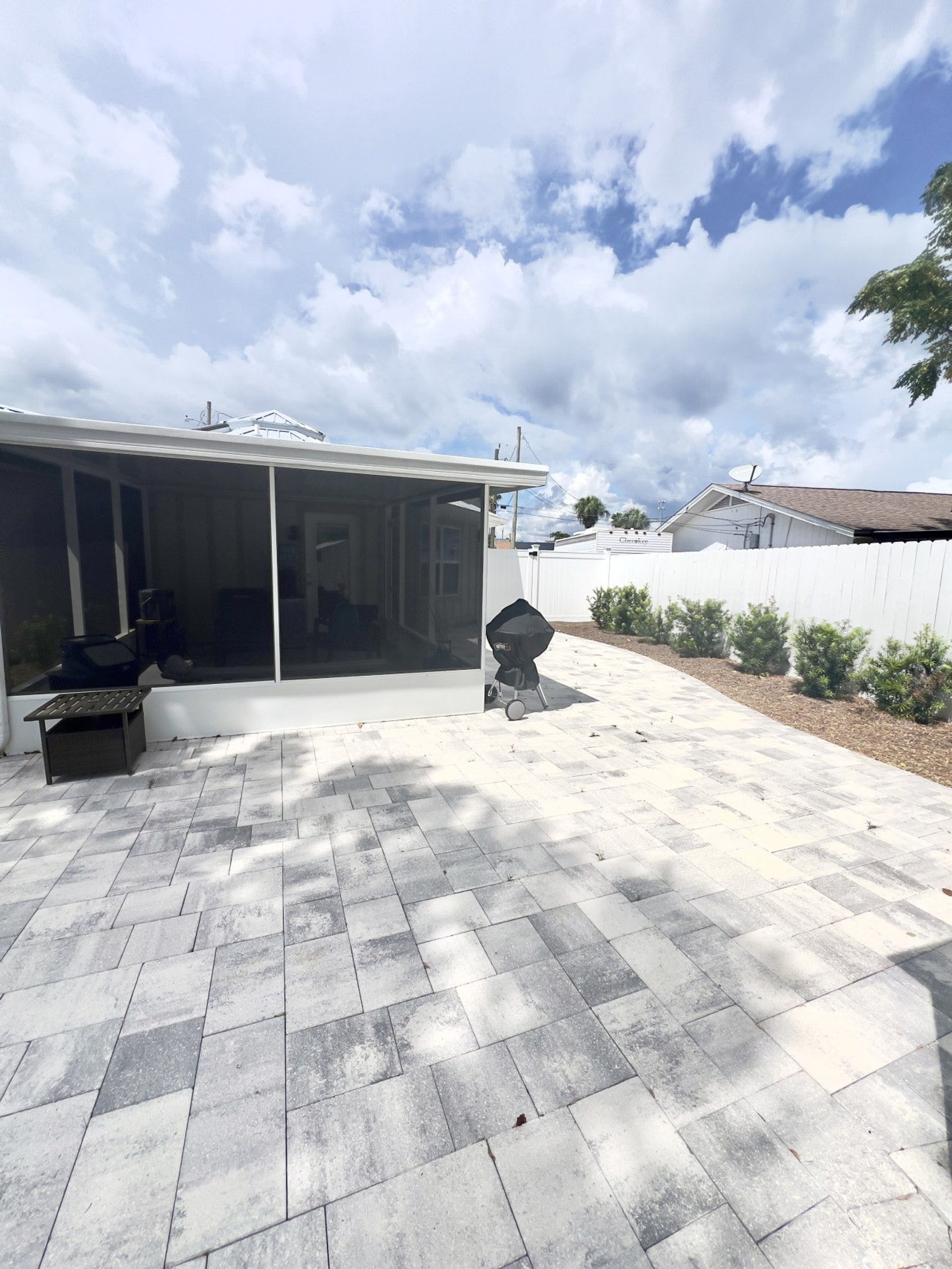 Building Photo - 213 Oleander Ct