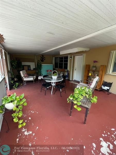 Building Photo - 671 E 59th St