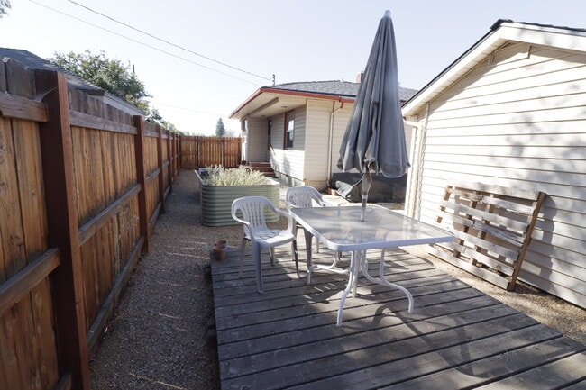 Building Photo - Charming 2 Bed / 1 Bath Home in Redmond!