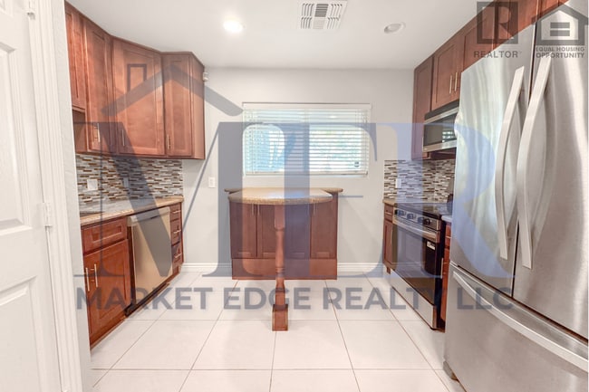 Building Photo - 5Bed/5Bath House at University Dr/Priest Dr! Move-In Ready on 05/07/2026! - 4 CAR CARPORT! NO HOA!