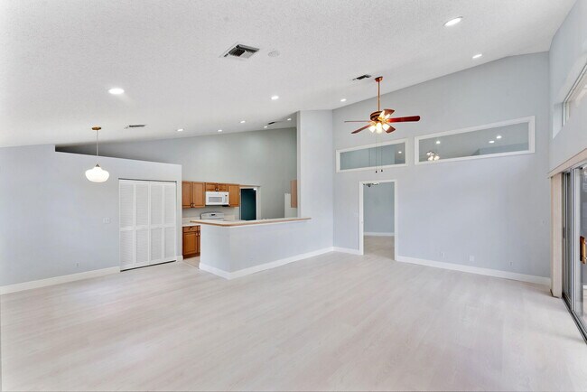 Building Photo - 1248 Lake Breeze Dr