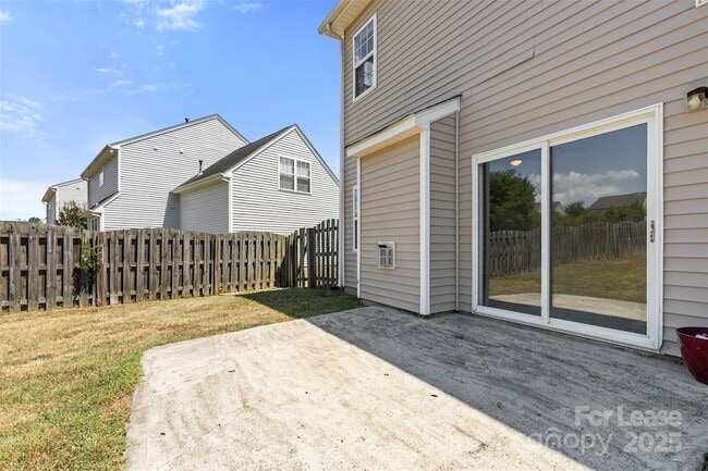 Building Photo - 16061 Stuarts Draft Ct