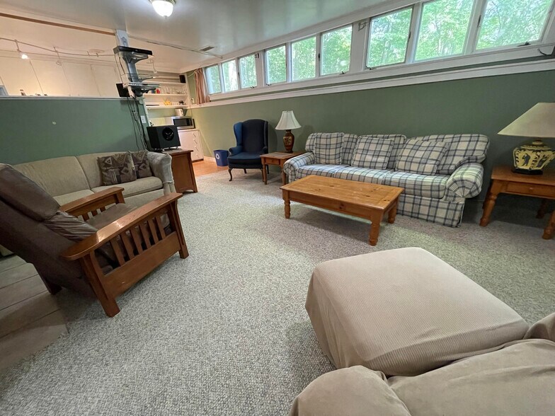 living rom - 419 Triphammer Rd