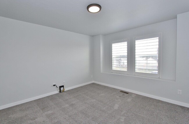 Building Photo - 6587 S Memory Wy