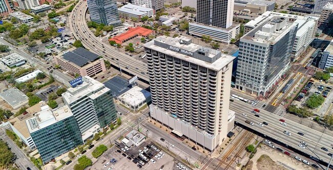 Building Photo - 2016 Main St