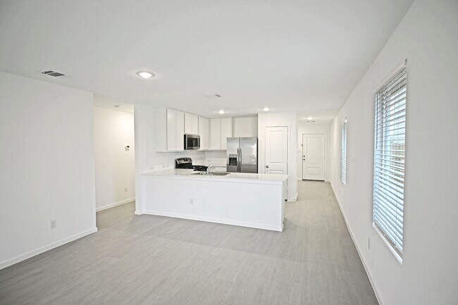 Building Photo - 2423 Shady Grv