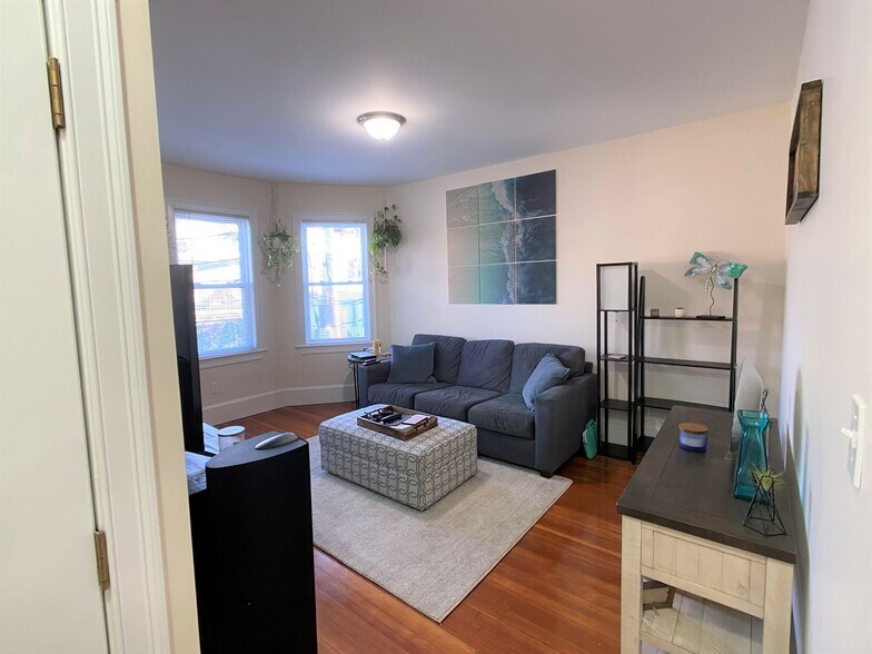 Building Photo - 15 Sargent Ave