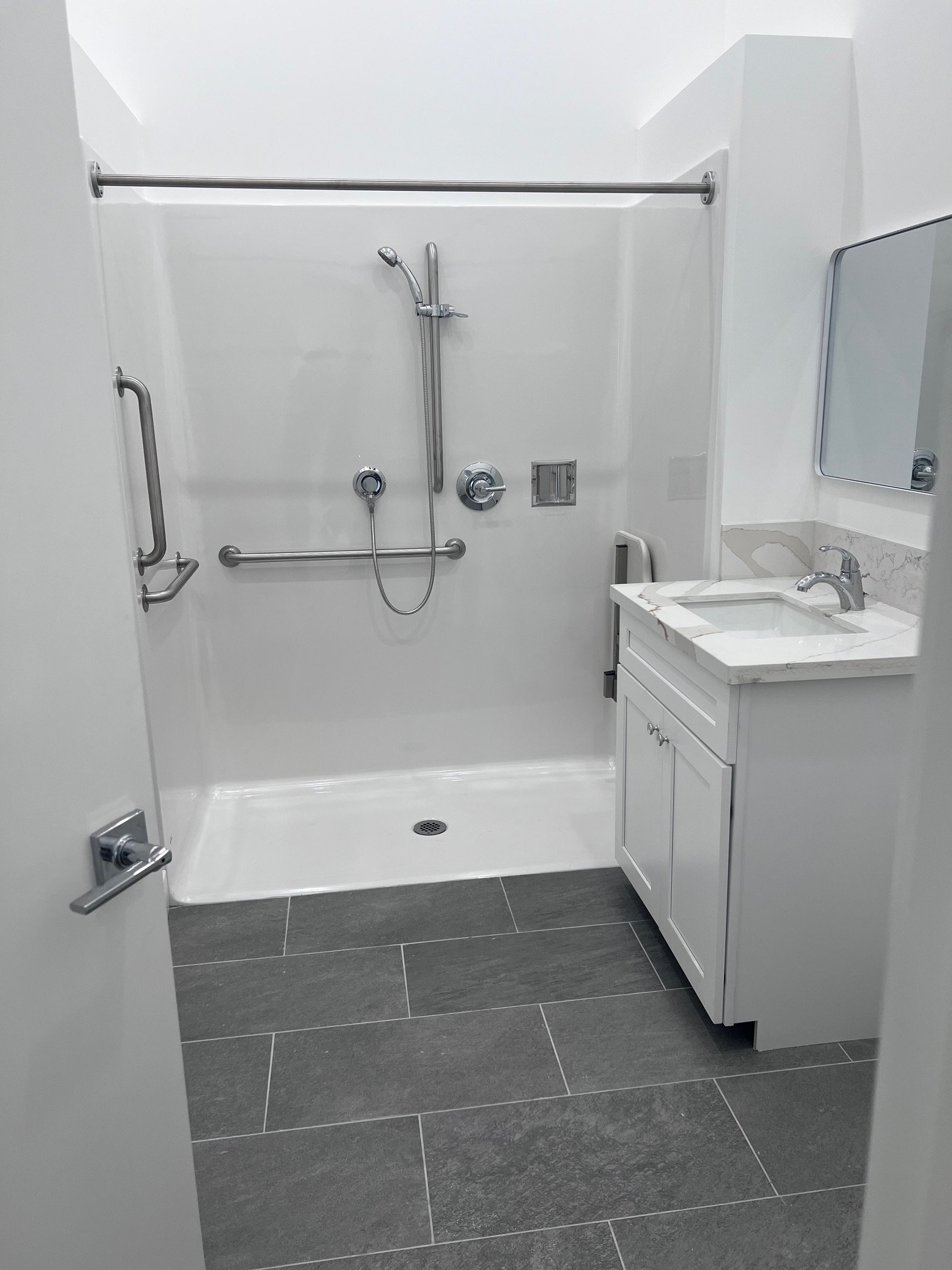 Building Photo - 447 W 74th St