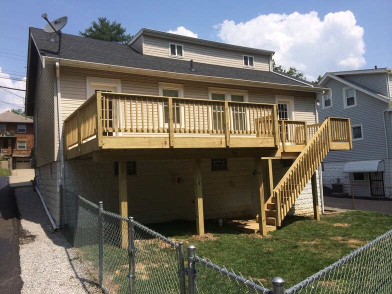 Building Photo - 735 S Grand Ave
