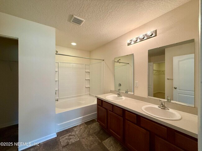 Building Photo - 3635 Summit Oaks Dr