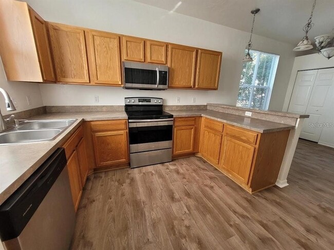 Building Photo - 3890 SW 20th Ave