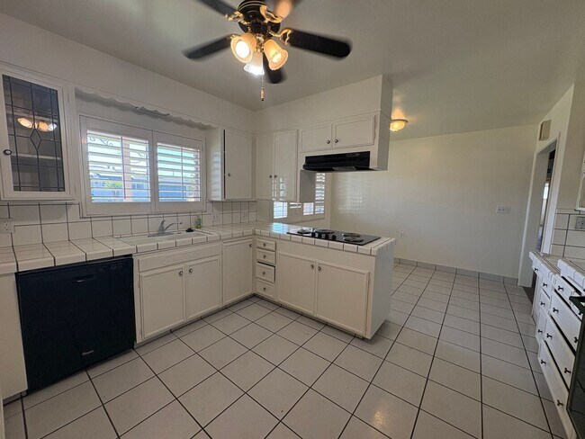 Building Photo - 341 N Garden Dr