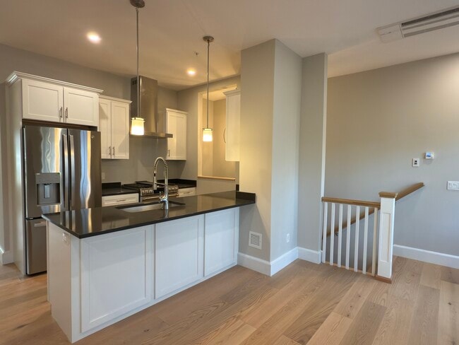 Building Photo - 42 O'Neil St