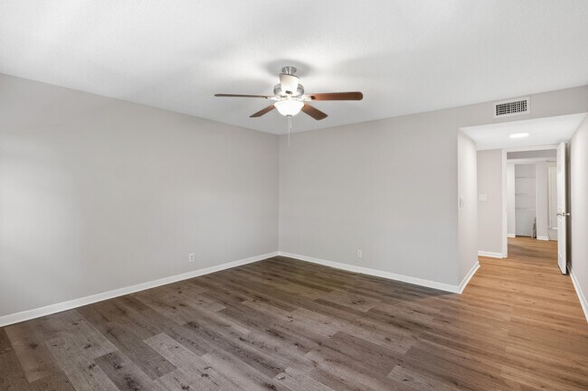 Building Photo - 2700 Coral Springs Dr