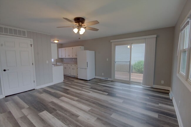 Building Photo - Remodeled 2 bed home