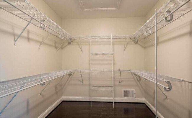 Building Photo - 3436A Holly Rd