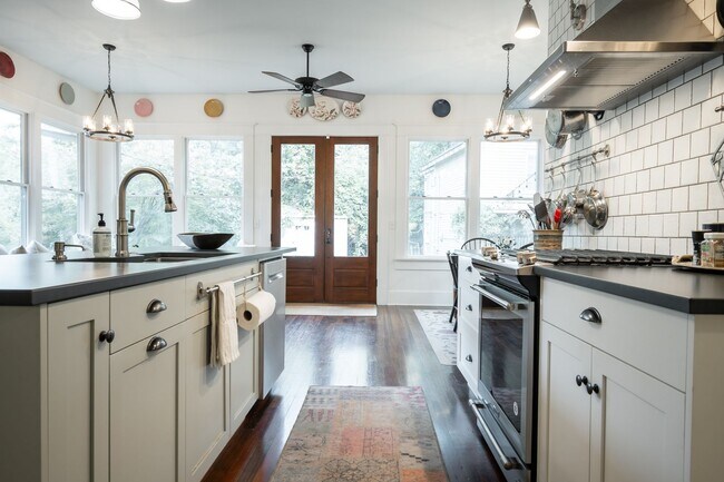 Building Photo - 290 Milledge Cir