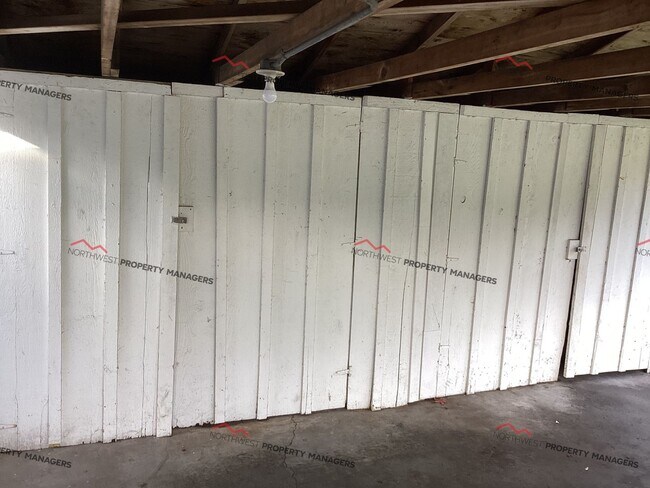 Building Photo - R72A