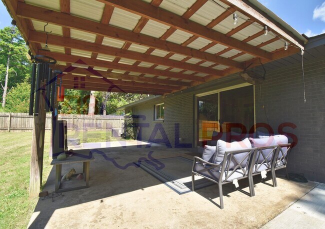 Building Photo - 4 Bed, 3 Bath Home in Ruston